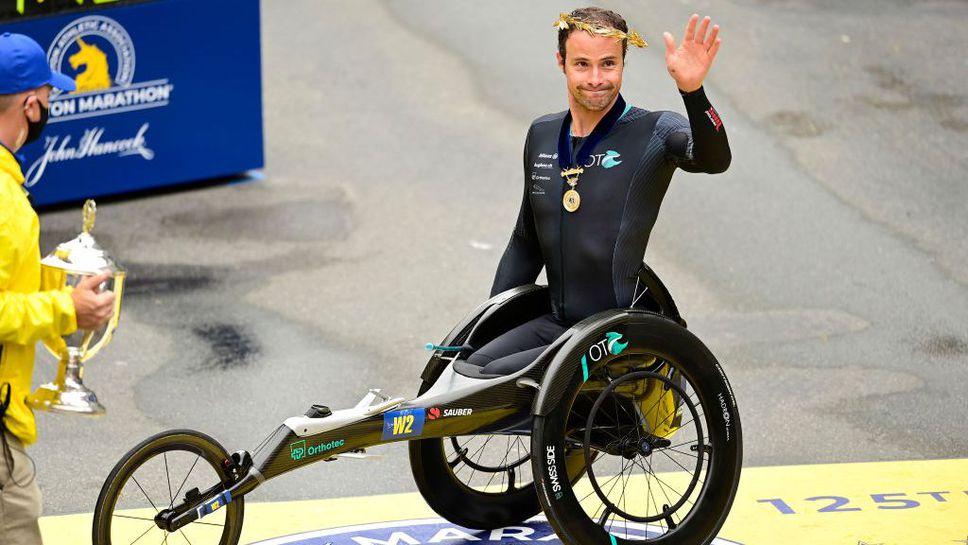 Шампионът на маратона в Бостън в инвалидни колички загуби $50 000 заради грешка по трасето