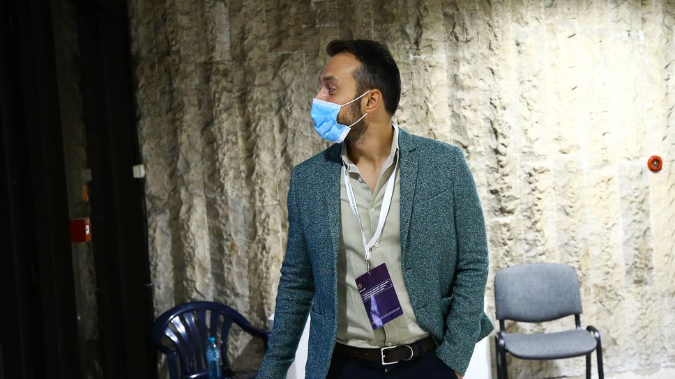 Захариев: Г-н Костадинов, ако напишете името ми правилно в интернет, ще намерите програмата ми