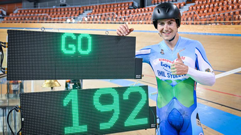 Колоездачът Николай Генов подобри националния рекорд за едночасово каране на