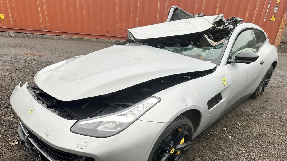 Продават смачканото Ферари на Микаел Антонио