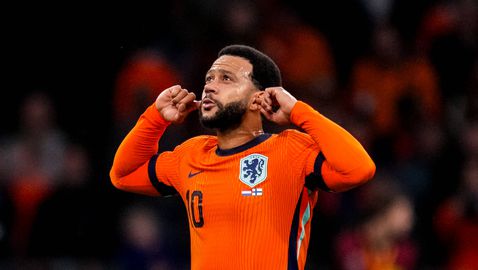 Нидерландия с единия крак на Мондиала, след като Мемфис счупи два рекорда