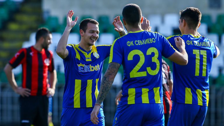 Двубоят от 23 ия кръг на Трета между отборите на и