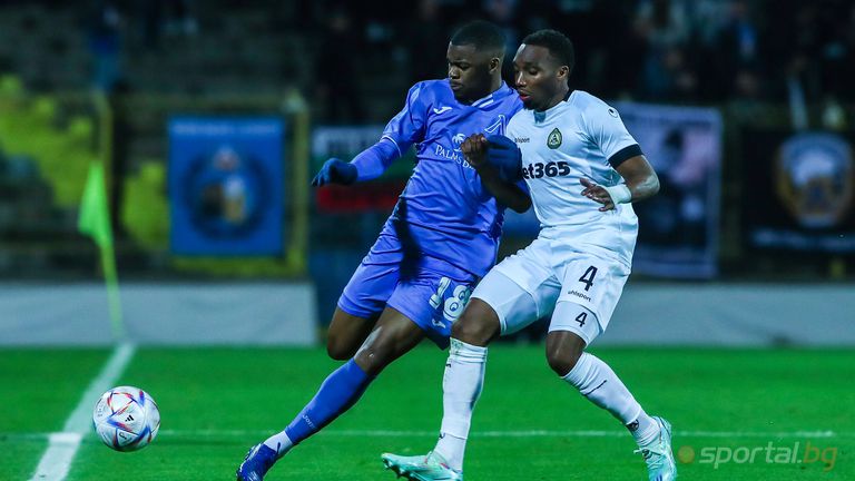 Aтакуващият футболист на Левски Роналдо използва социалните мрежи за да