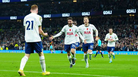  Тотнъм изоставаше на три пъти, само че в последна сметка ликува след същински трилър против Лийдс 