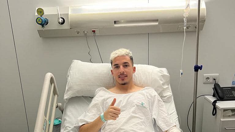 Антонио Перера претърпя успешна операция в болница в Испания. Възстановяването