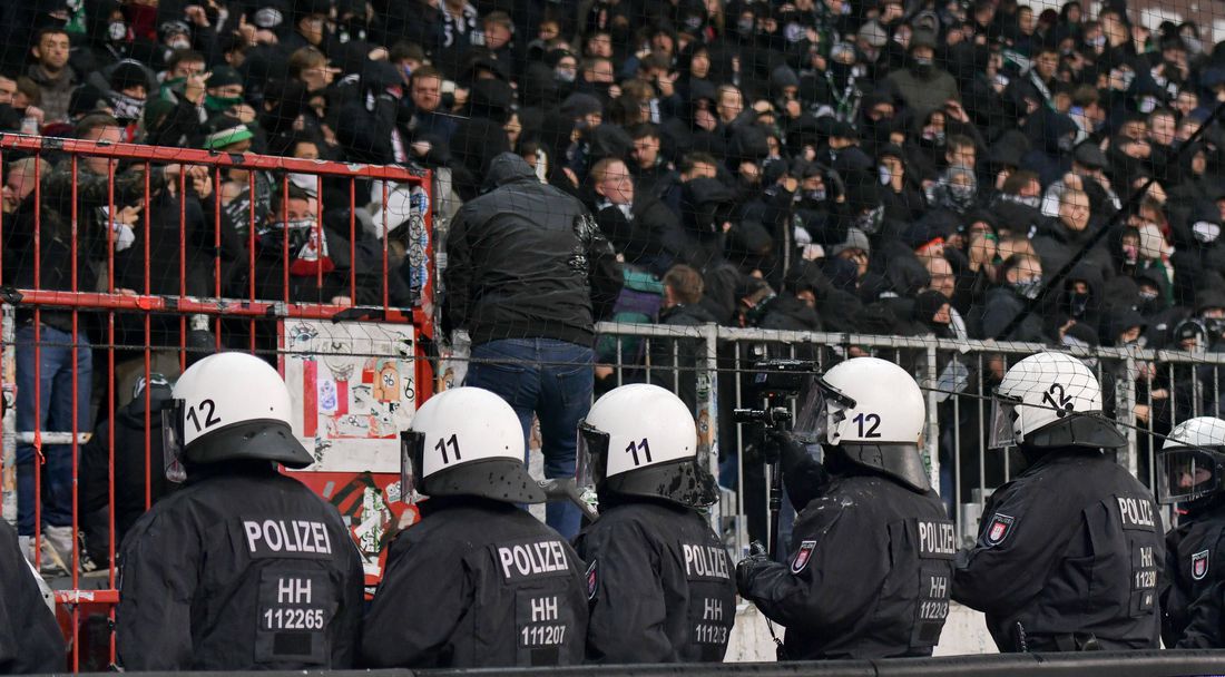 Германската футболна федерация ще разследва зачестилите инциденти с фенове