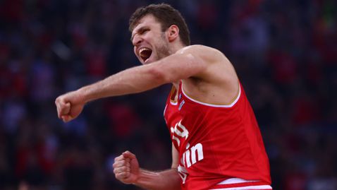 Страхотен Везенков изстреля Олимпиакос до Финалната четворка в Евролигата