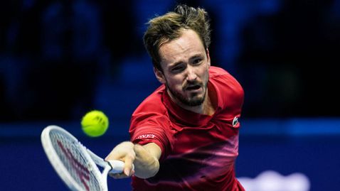 Медведев с експресна победа над Де Минор