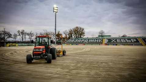 Започна последният етап от реконструкцията на терена на стадион "Георги Бенковски"