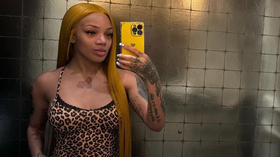 НБА звезда и секси певица пак събраха погледите по време на мач