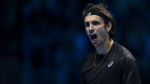 Мусети се пребори с Де Минор в тричасова битка за първа победа на финалите