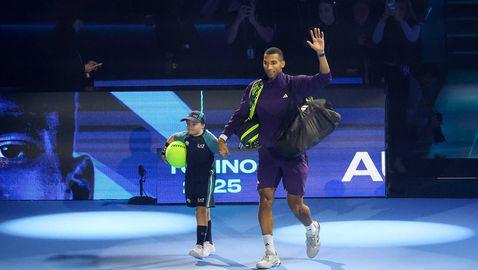  Оже Алиасим с впечатляващ поврат на Финалите на АТР 