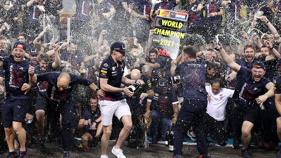 ФИА отхвърли и двата протеста на Мерцедес, Верстапен запазва титлата си във Формула 1