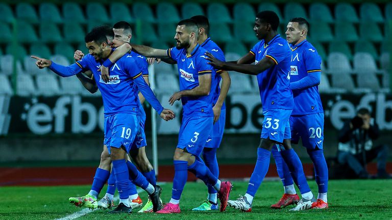  Румънци се издължиха на Левски, 