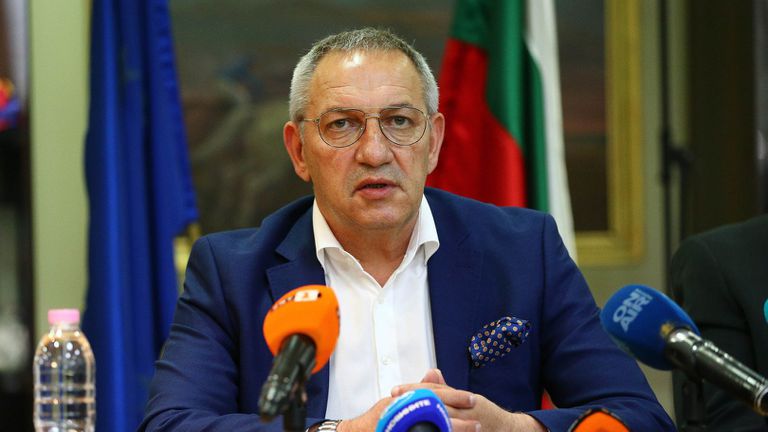 Спортният министър: "Българска армия" е имот на държавата и отговарям за него, не мога да чакам