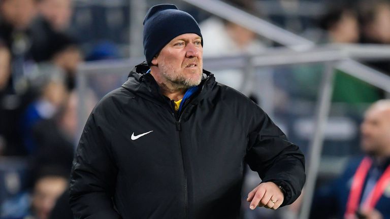 Хърватската футболна легенда Роберт Просинечки е свързван с овакантения треньорски