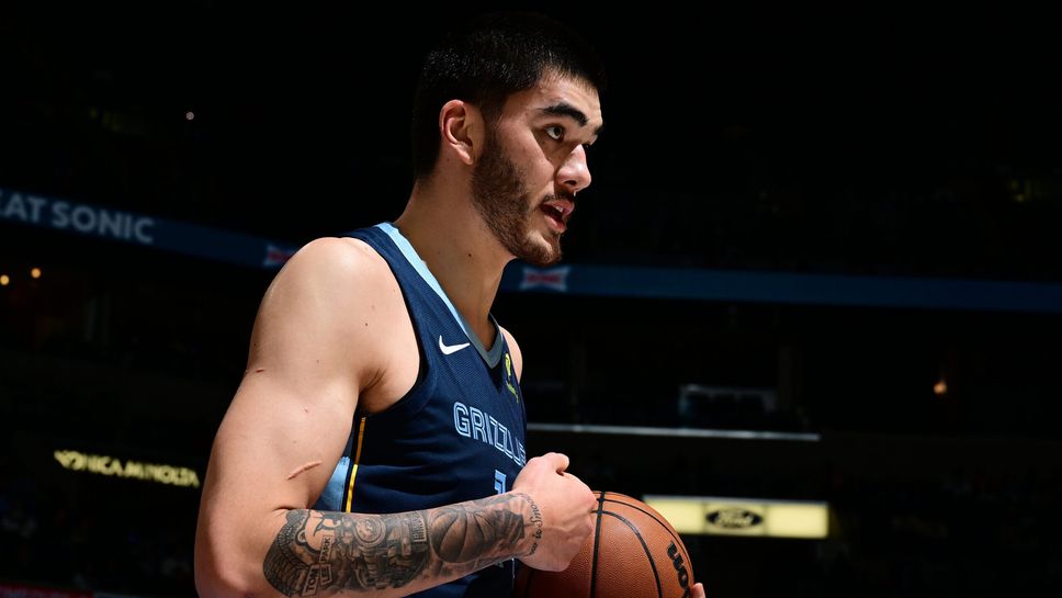 Центърът на Мемфис Гризлис Зак Иди ще пропусне поне месец