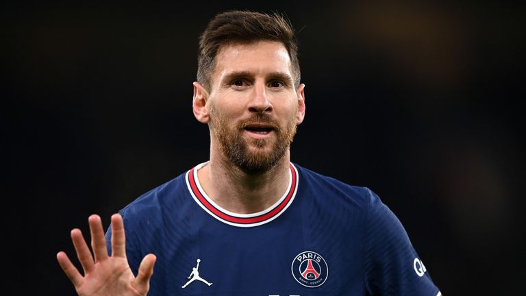 Аржентинската звезда на Пари Сен Жермен Лионел Меси използва социалните