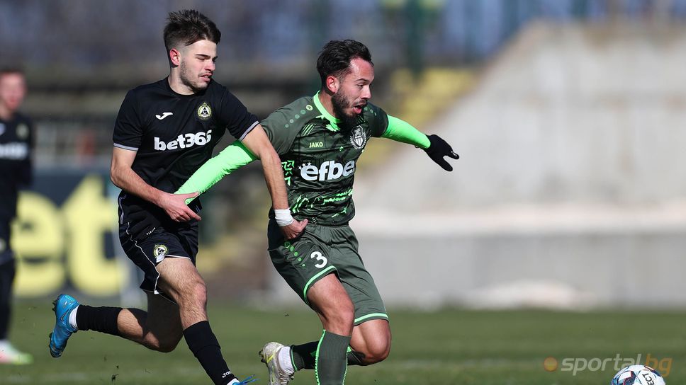 Александър Бастунов е футболист на Вихрен Сандански Той е централен