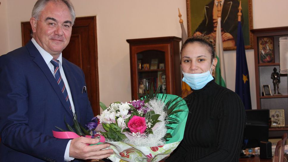 Олимпийската шампионка Ивет Горанова иска да тренира деца в Плевен