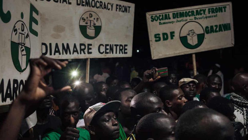 Има няколко ранени при престрелки в град, където се настанени отбори от Купата на африканските нации