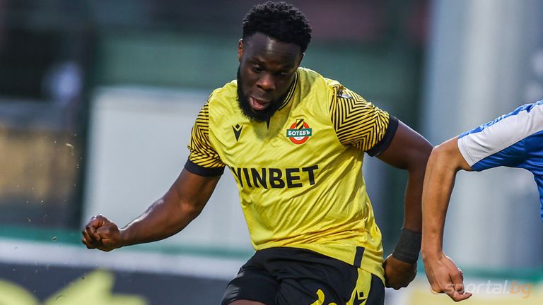 Нападателят Елвис Ману ще се завърне в Ботев Пловдив след