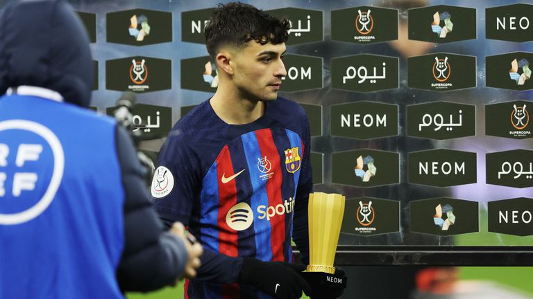 Халфът на БарселонаПедри може да е едва на 20 години