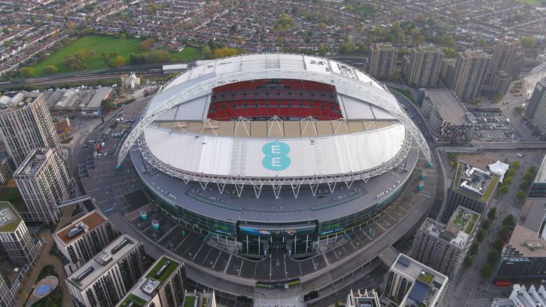 Стадион Уембли“ може да се превърне във временен дом на