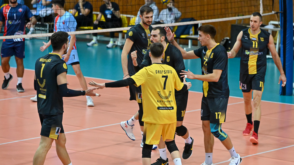 Бившият национал Боян Йорданов и неговият Арис Солун записаха 10