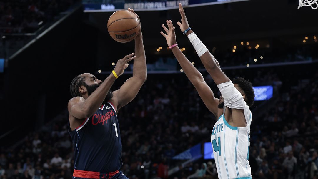 ЛА Клипърс продължава с победите, Джеймс Хардън пише история