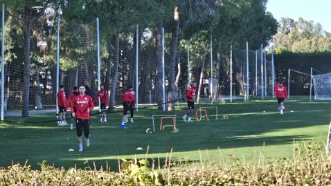 ЦСКА се готви под пара за първия мач, "червените" на суперлукс