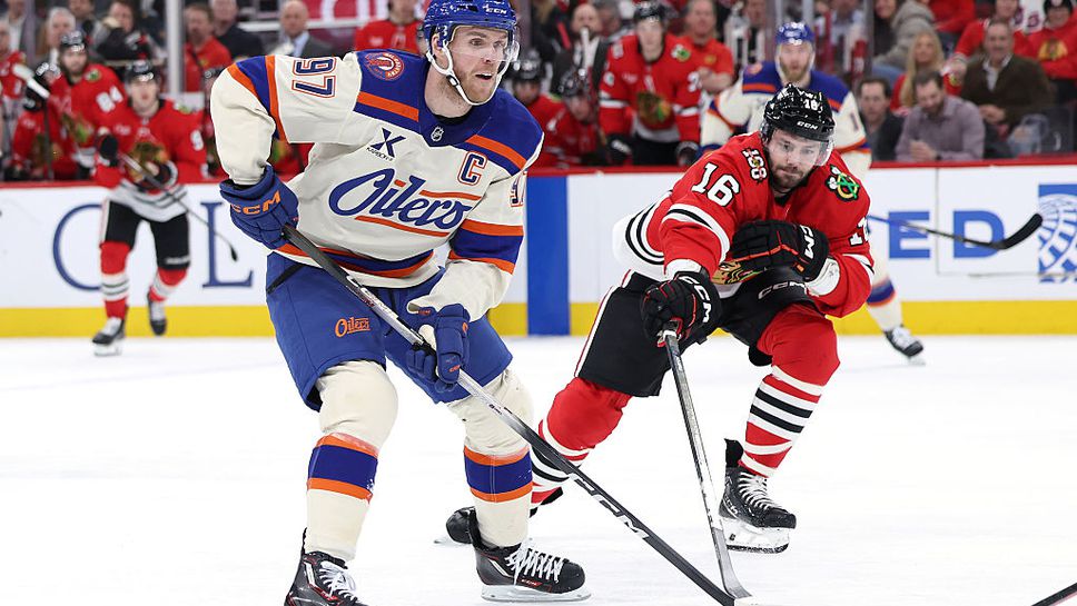 Конър МакДейвид даде две асистенции и удължи точковата си серия