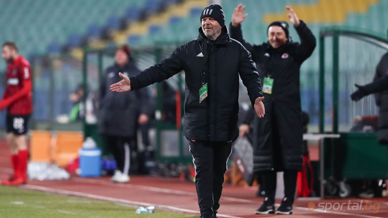 Стойчо Младенов е отстранил от първия отбор на ЦСКА -