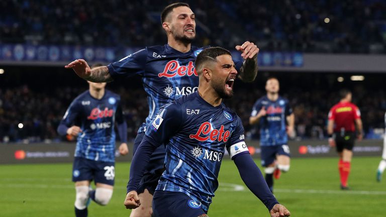  Инсиние задмина Марадона по голове за Наполи 