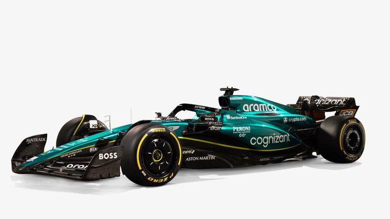 Новият автомобил на Астън Мартин за сезон 2023 във Формула