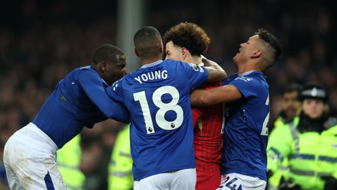 Вижте сбиването в края на Евертън - Ливърпул от друг ъгъл