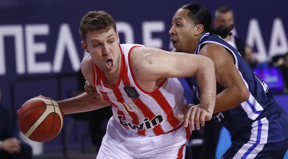 Везенков топреализатор, а Олимпиакос направи първата крачка за Купата