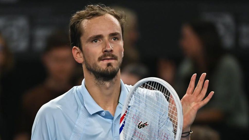 Медведев продължава по план в Марсилия