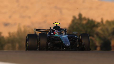  Кими Антонели с най-хубаво време в края на първия тест в Бахрейн 