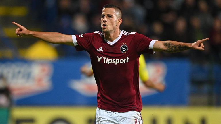 Българският нападател Мартин вкара гол при победата на с 3 1