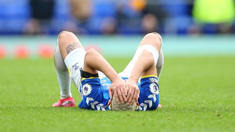  Затъването на Евертън продължи 