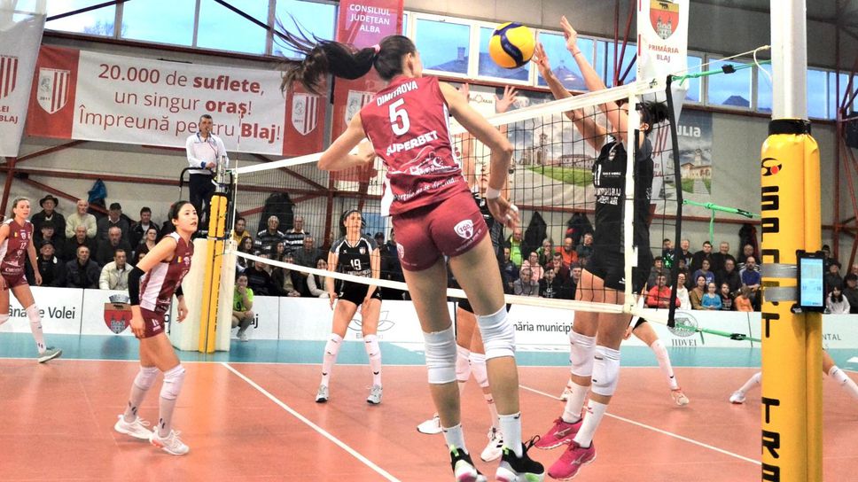 Нася Димитрова с 20 точки (8 блока) при победа на Рапид в дербито с Гергана Димитрова