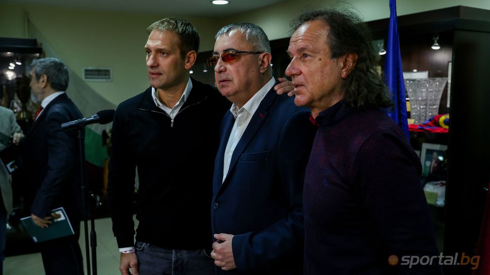 Журналист от Sportal.bg и Стилиян Петров представиха футболна книга