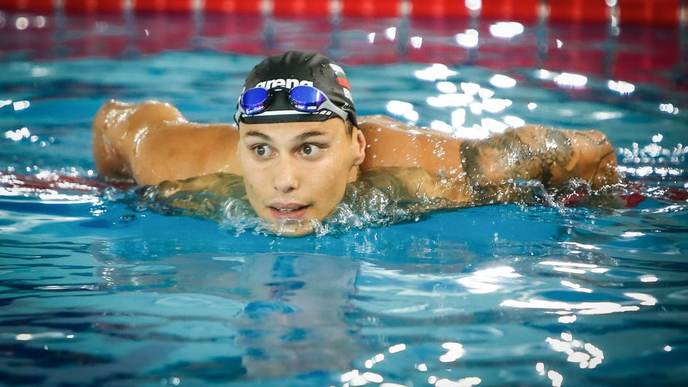 Антъни Иванов - специален гост на плувен турнир в столично училище