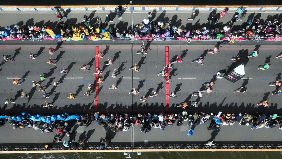 Мъж който е колабирал на финалната линия на полумаратон в