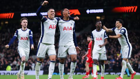  Тотнъм съумя да надвие АЗ Алкмаар и си уреди конфликт с Айнтрахт 