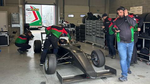 Картинг шампион на България се готви за дебют във Формула 4