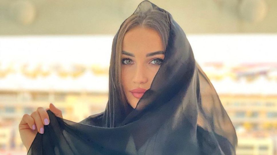 В социалните мрежи: Подлудиха руска ММА звезда с предложения за брак👀