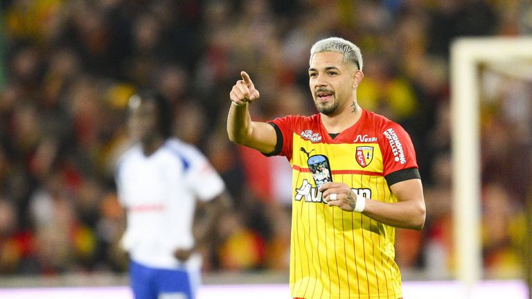 Защитникът на Ланс Факундо Медина се извини за думи казани