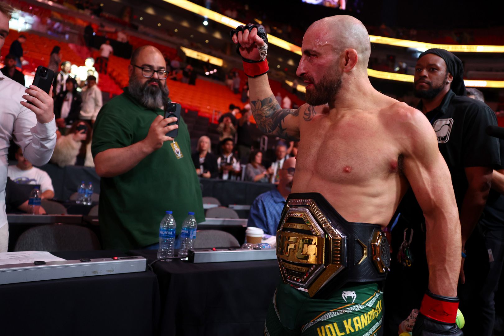  UFC 314 - изненади, нокаути и оспорвани борби 